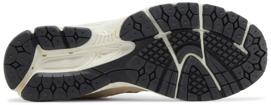 2002R 'Calm Taupe'