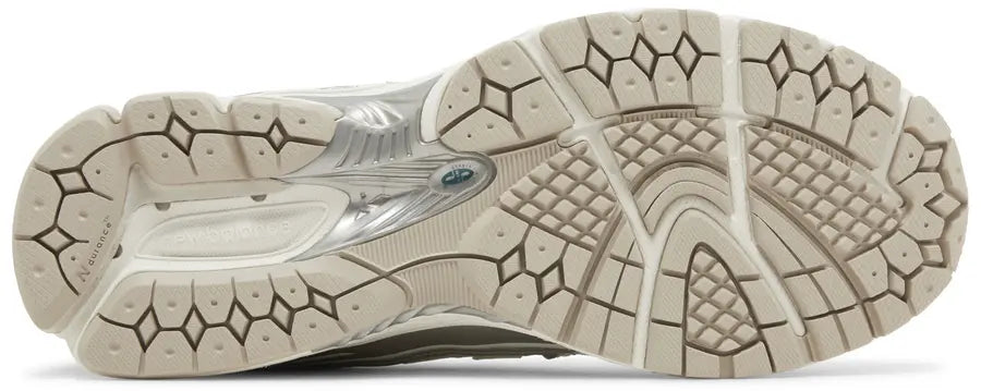 1906R 'Silver Metallic Cream'