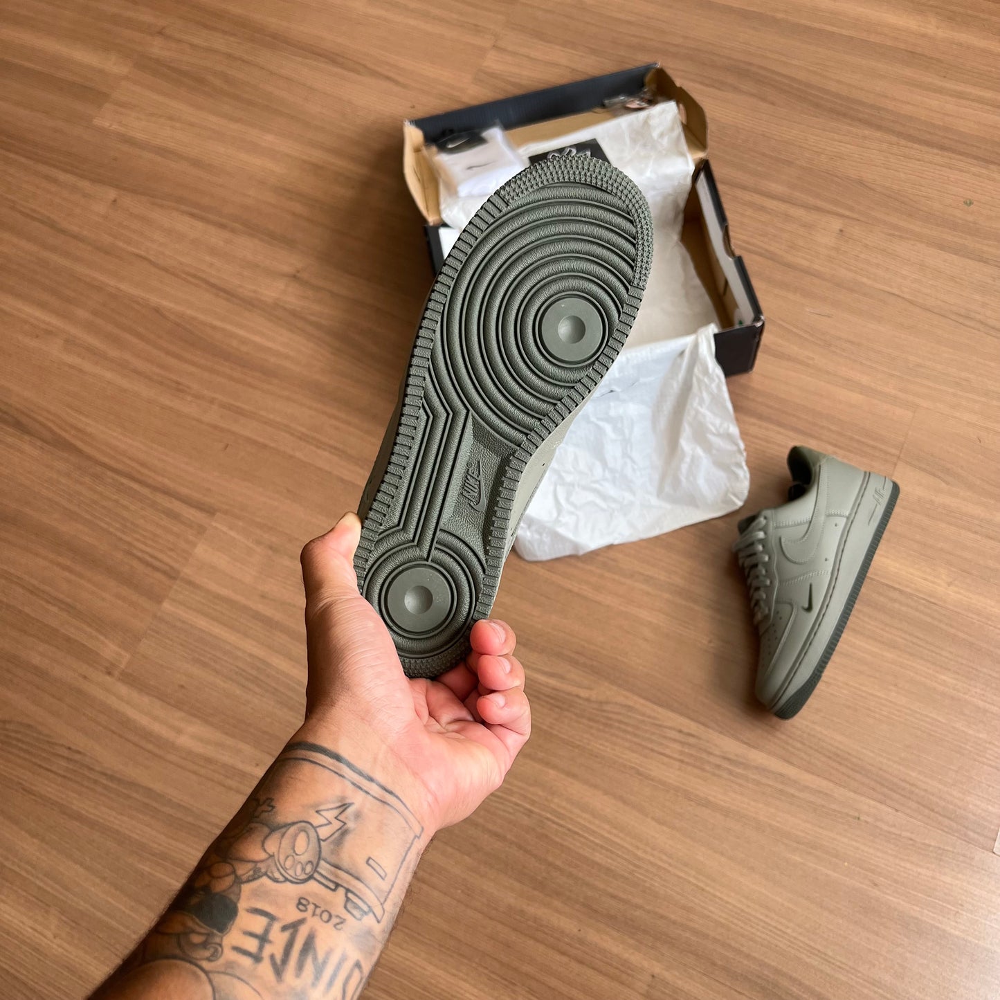 Air Force 1 '07 LV8 'Mini Swoosh Pack - Light Army' (PRONTA ENTREGA)