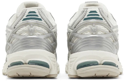 1906R 'Silver Metallic Cream'