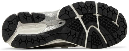 1906R 'Silver Metallic Black'