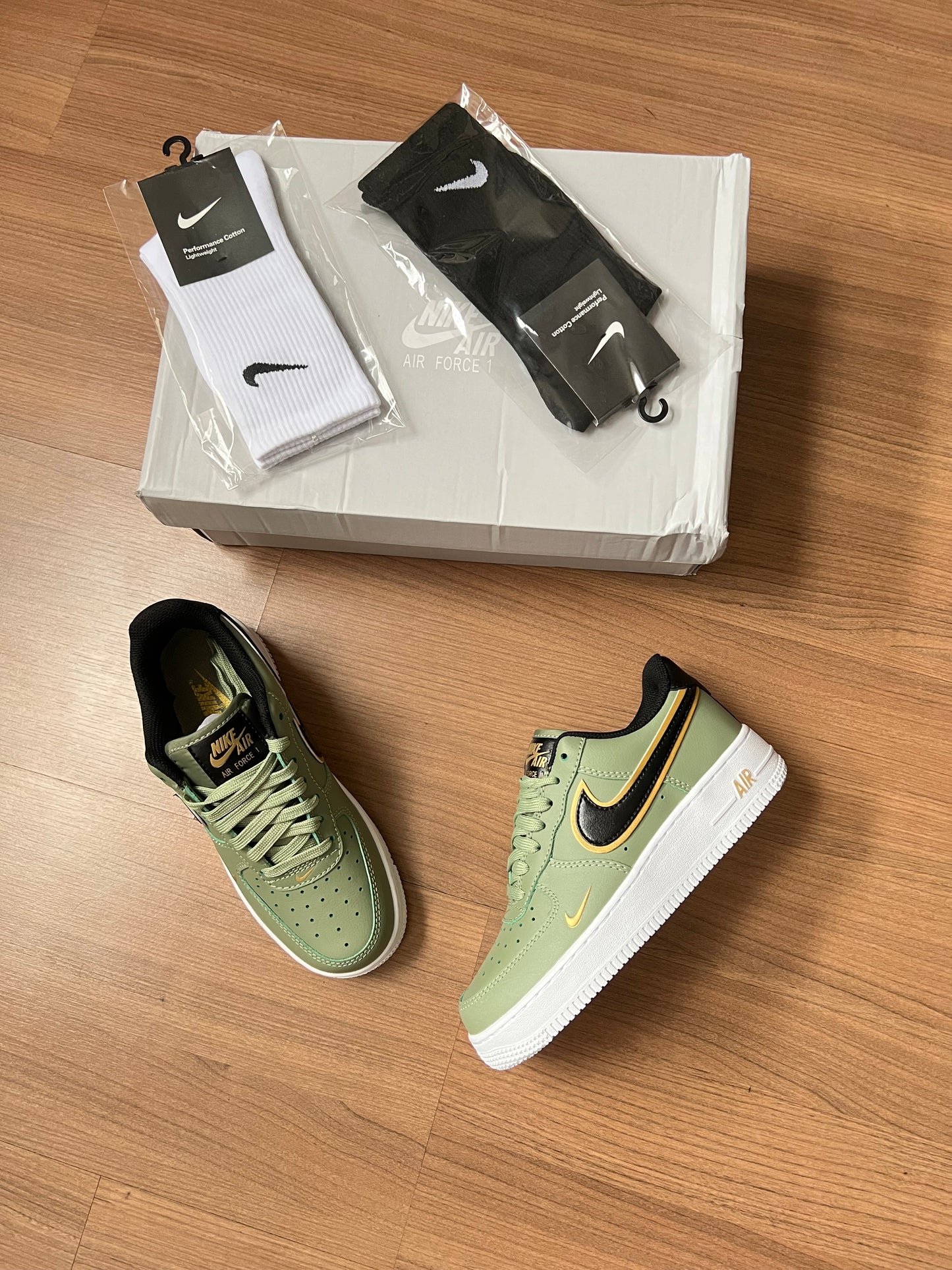 Nike Air Force 1 '07 LV8 'Metallic Swoosh Pack - Oil Green' (PRONTA ENTREGA)