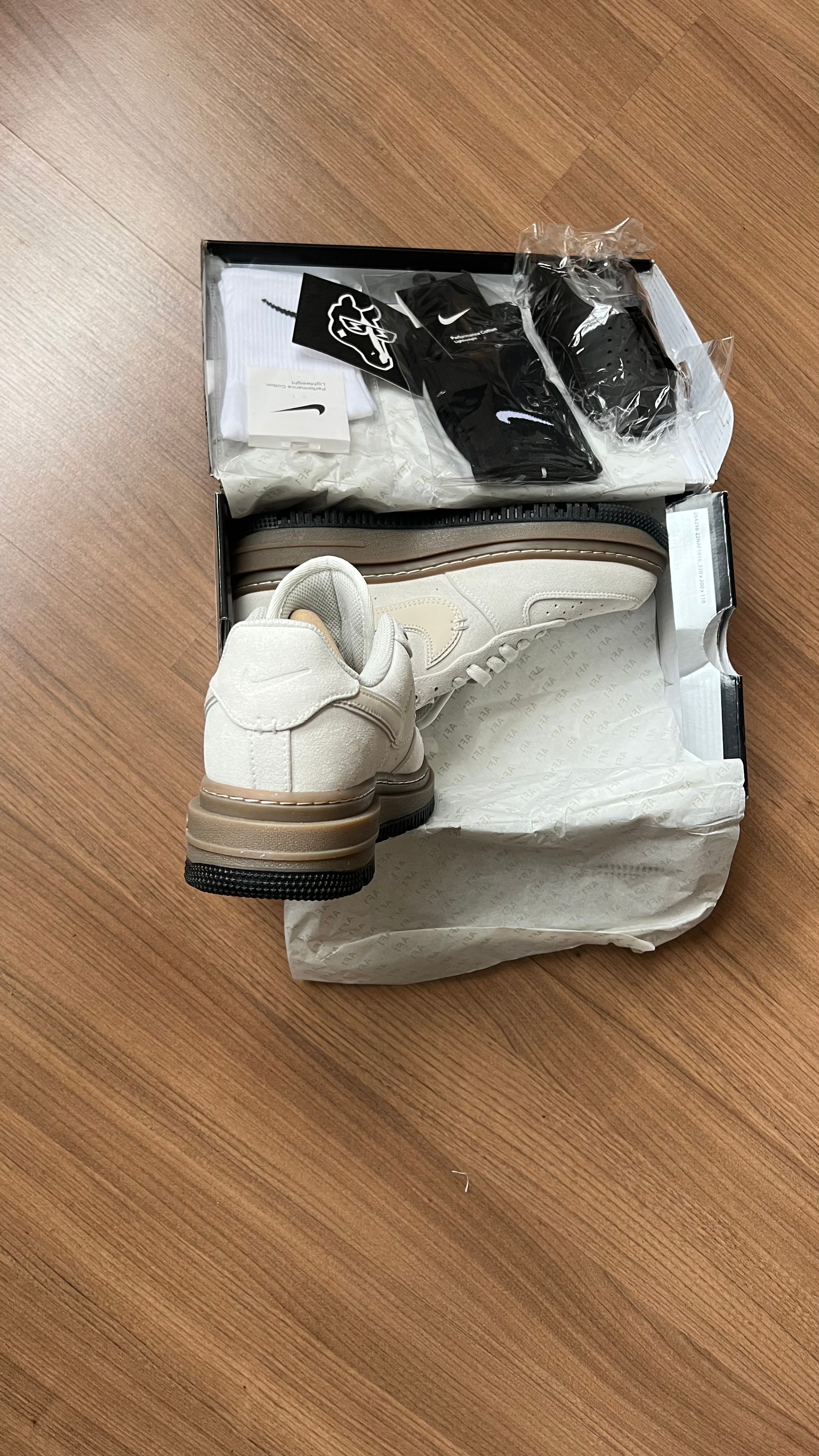 Nike Air Force 1 Luxe Suede